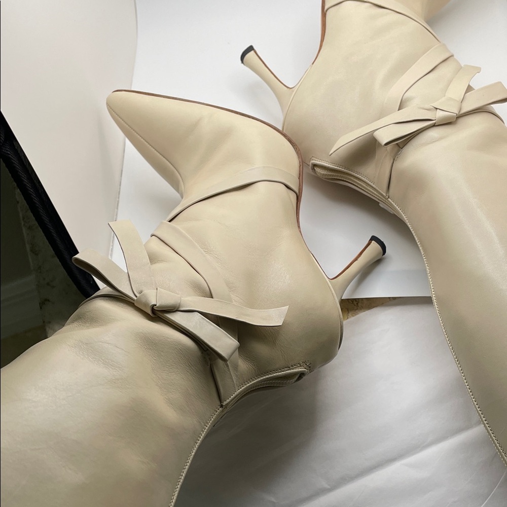 Manolo Blahnik Ivory Borneola  Boots Creme Calf Leather heeled bow straps - Picture 10 of 17